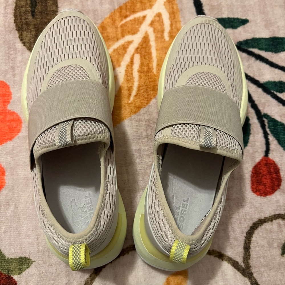 Like NEW Sorel Women’s Grey Sneakers